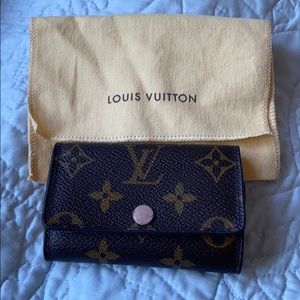 RARE AND AUTHENTIC Louis Vuitton 6 key holder 🎀
